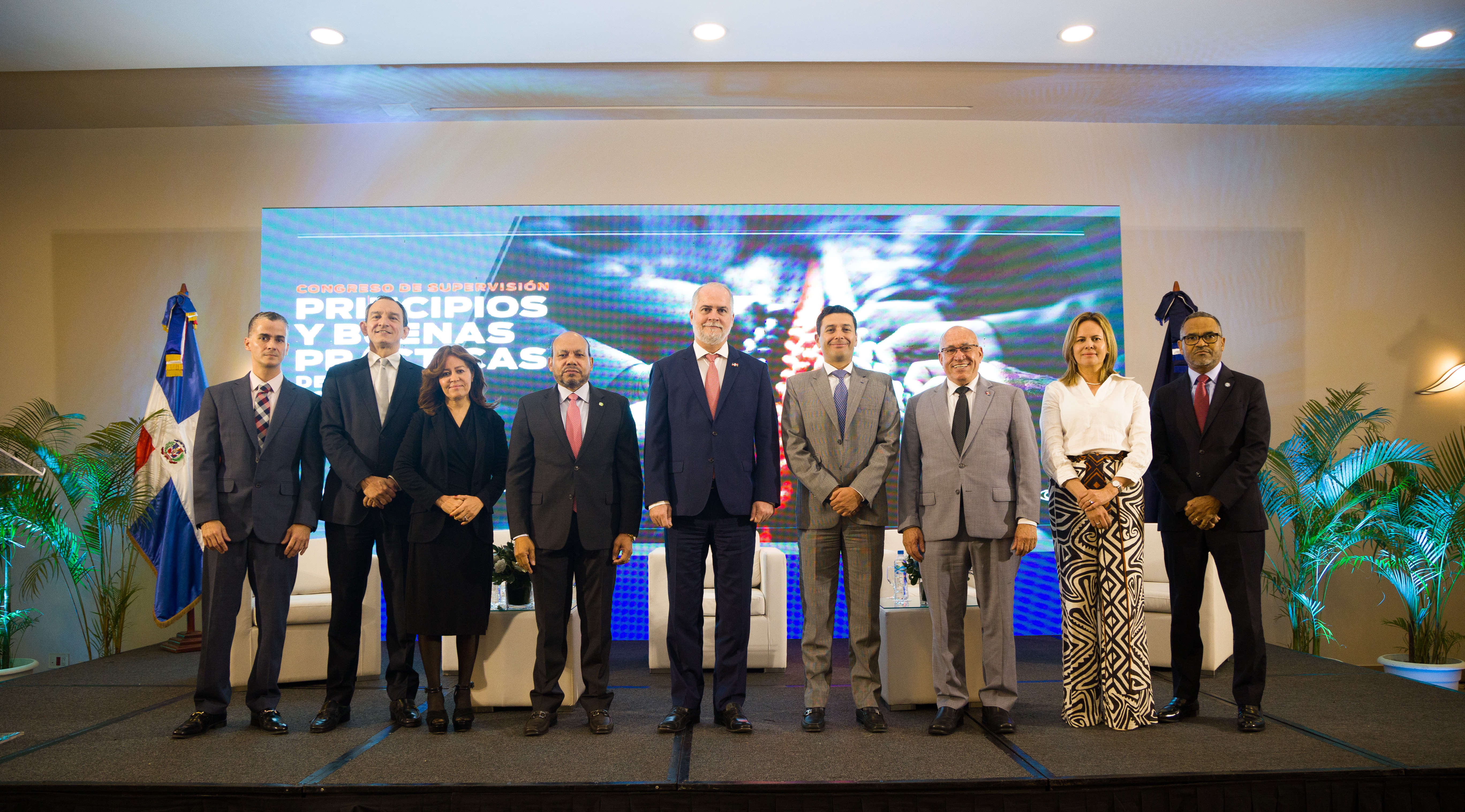 Expertos internacionales destacan importancia de las buenas prácticas de transparencia y control en las entidades financieras